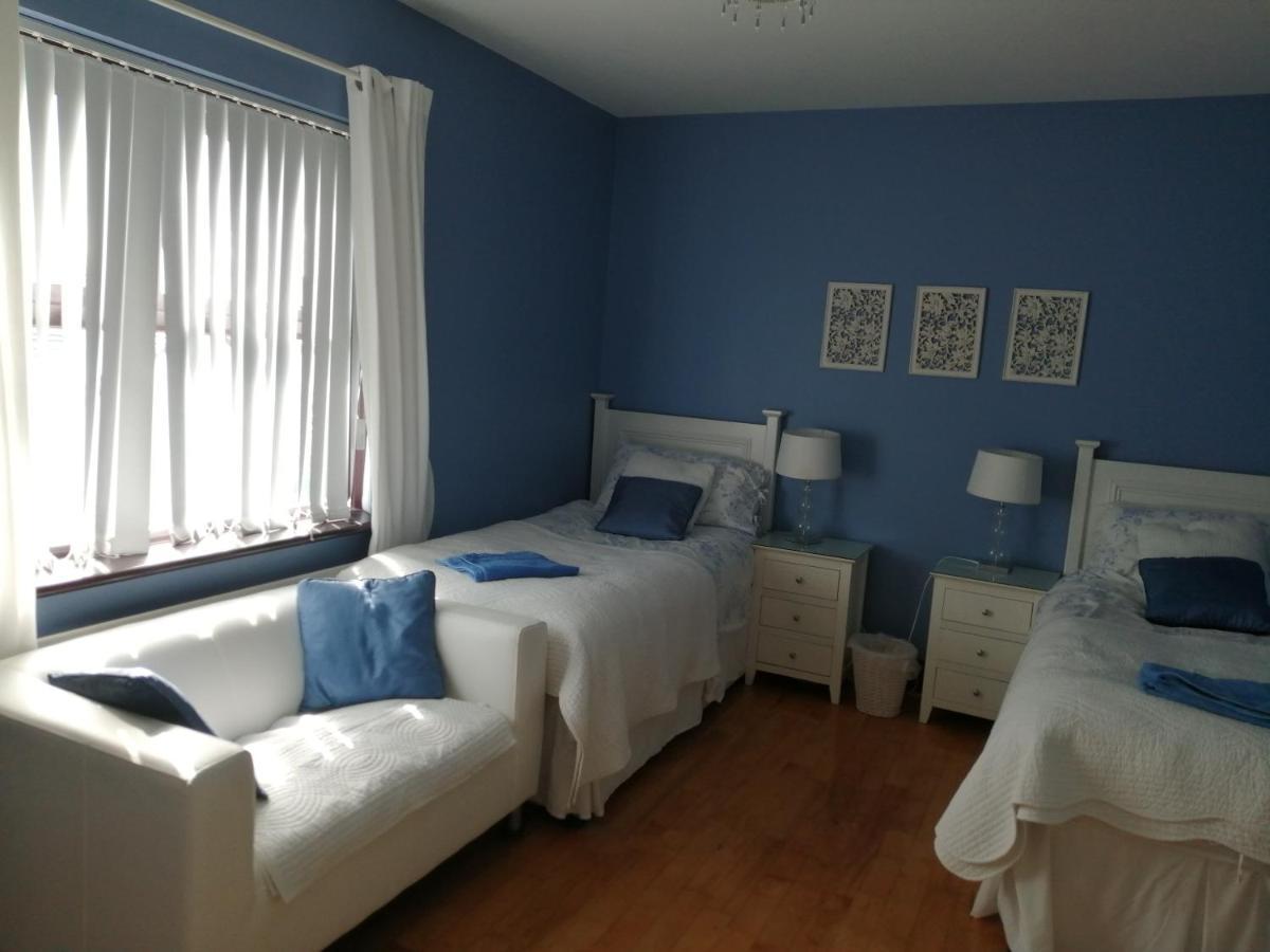 J And J Guest House Баликасъл Екстериор снимка
