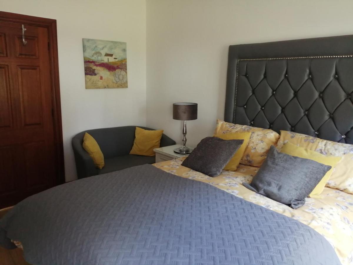 J And J Guest House Баликасъл Екстериор снимка